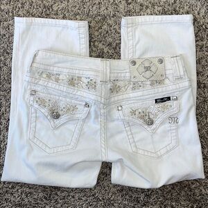 Miss Me ‘Cuffed Capri’ ~ in White with Metallic Gold Embroidered ~ Size 27